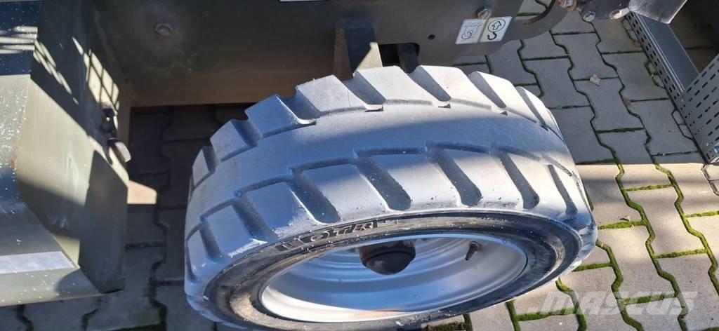 JLG M 3369 剪式升降機