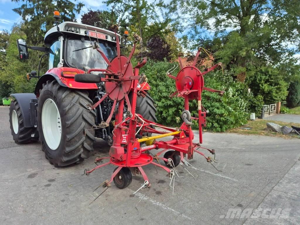 Lely Lotus 600 耙與翻草機
