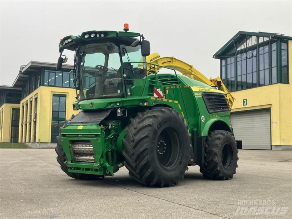 John Deere 9800i 自走式飼料採集機