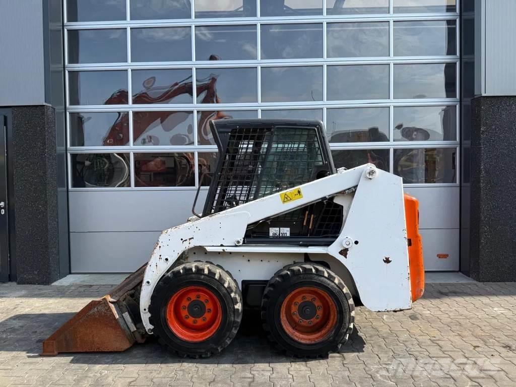 Bobcat S130 滑移轉向裝載機