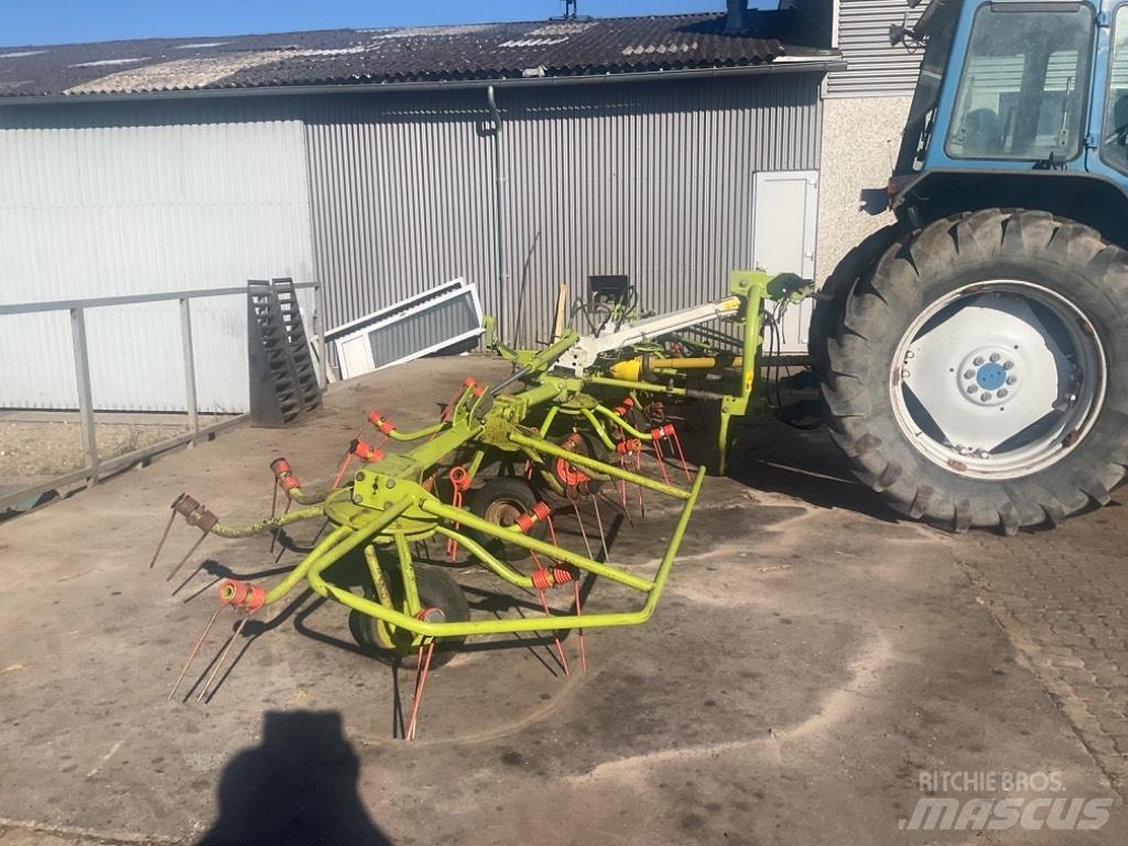 CLAAS Volto 770 耙與翻草機
