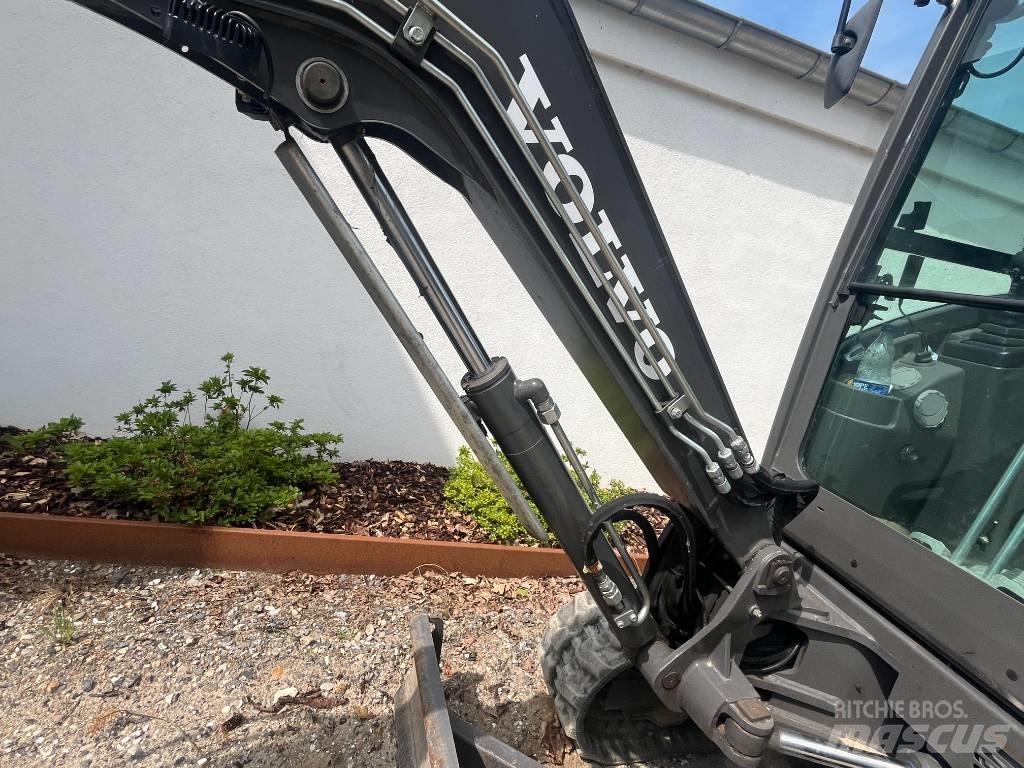 Volvo ECR 25 D 小型挖土機/掘鑿機<7t(小型挖掘機)