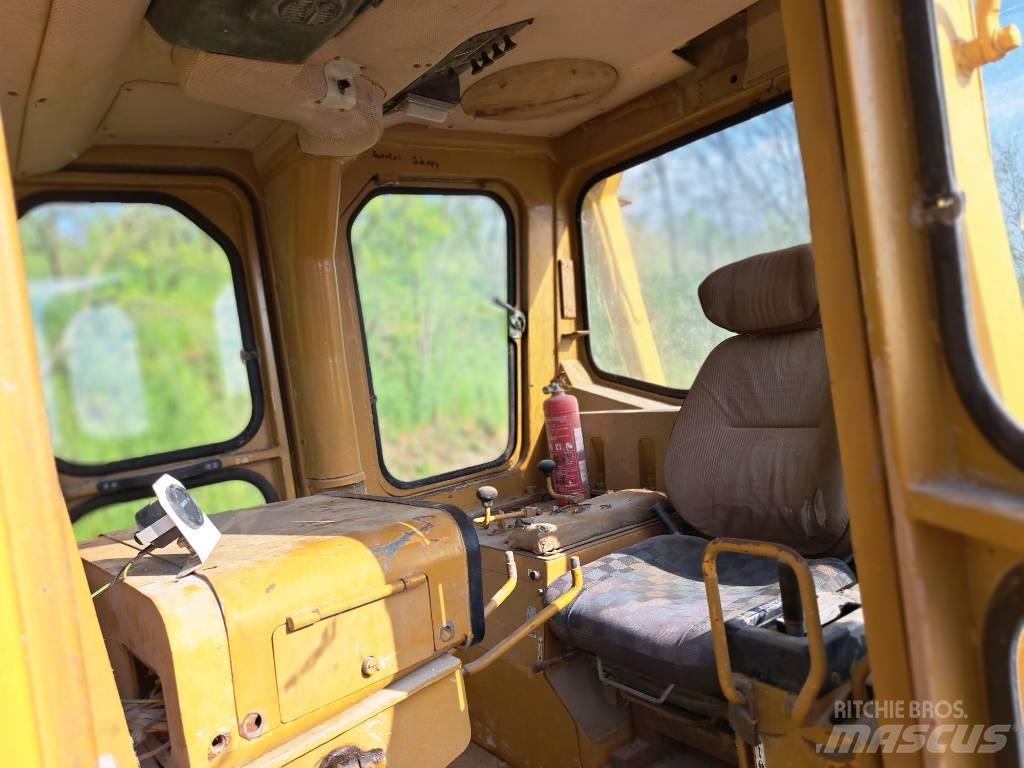Komatsu D85A 履帶推土機