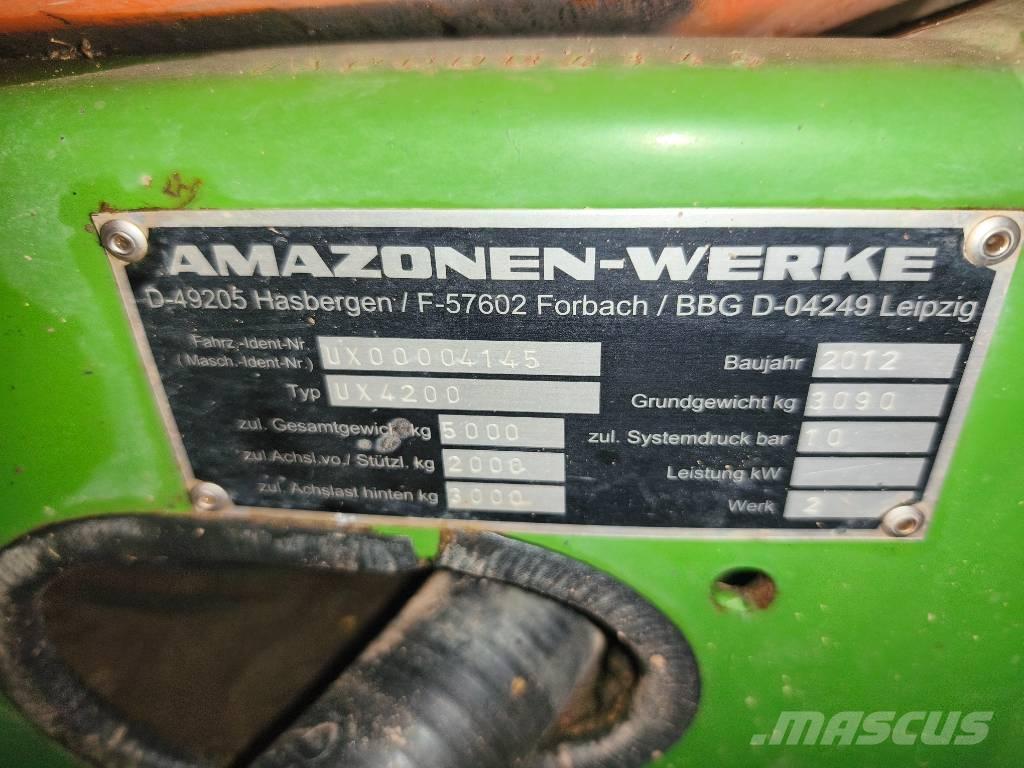 Amazone UX 4200 牽引式噴霧機