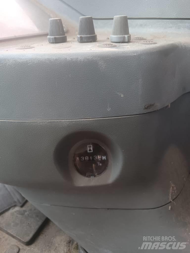 Hitachi EX135W 旋轉式挖土機/掘鑿機/挖掘機
