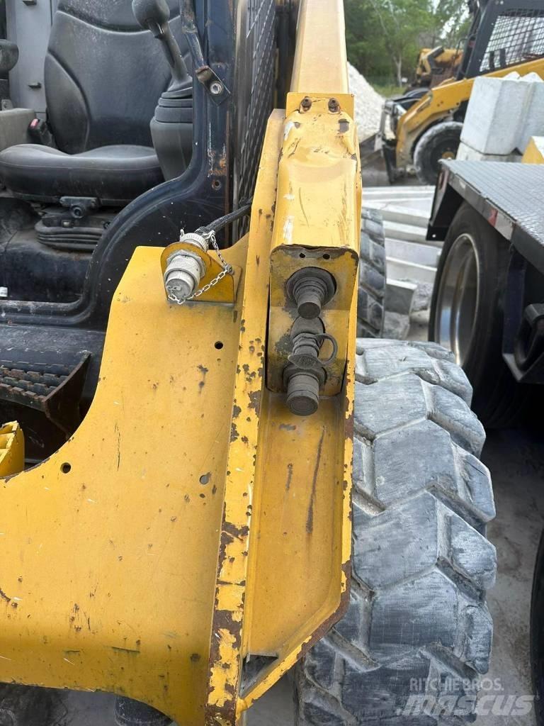 CAT 262 D 滑移轉向裝載機