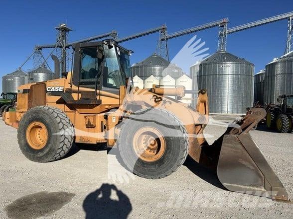 CASE 821C 輪胎式裝載機