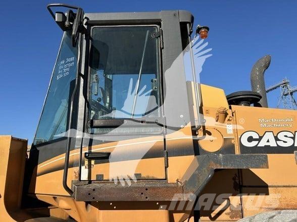 CASE 821C 輪胎式裝載機