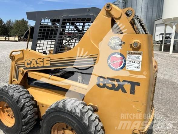 CASE 85XT 滑移轉向裝載機