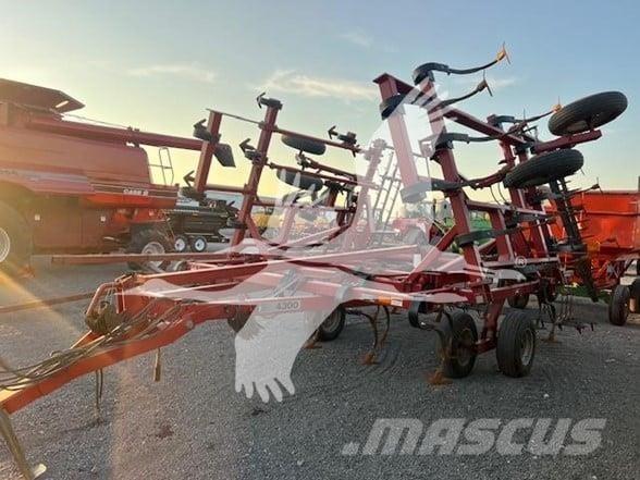 Case IH 4300 中耕管理機