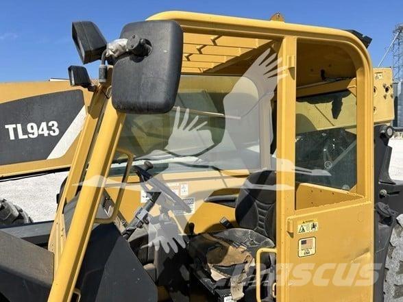 CAT TL943 伸縮臂操作車