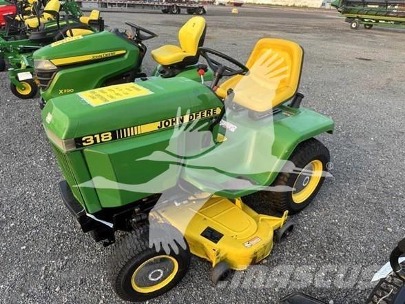 John Deere 318 騎乘式割草機