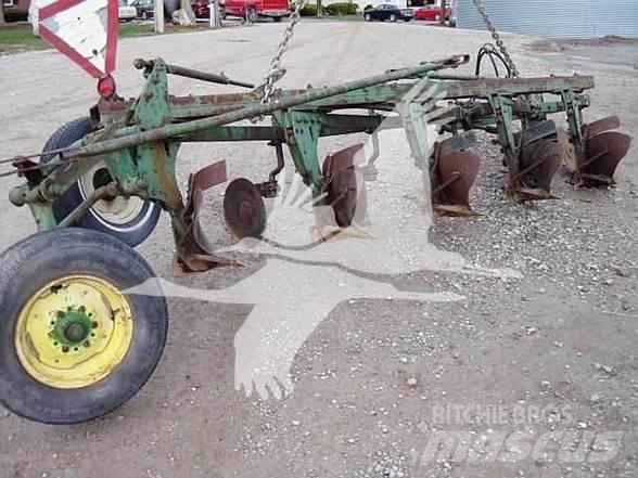 John Deere 514 雙向犁