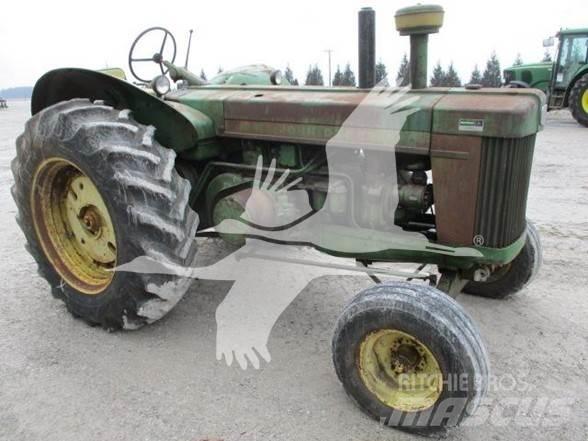 John Deere 820 曳引機