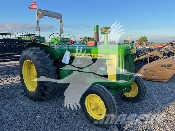 John Deere 820 曳引機
