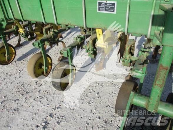 John Deere 85 行栽作物中耕機