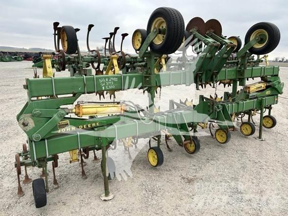 John Deere 85 行栽作物中耕機