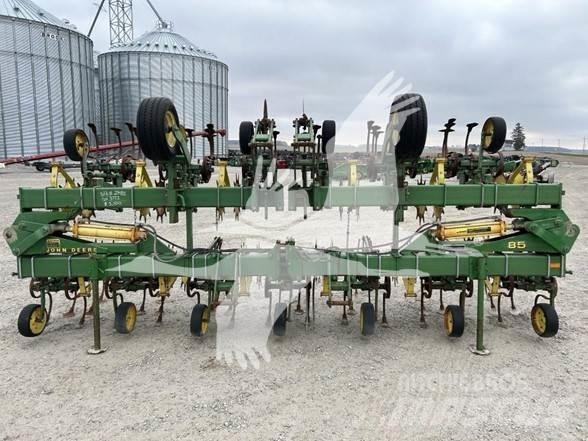 John Deere 85 行栽作物中耕機