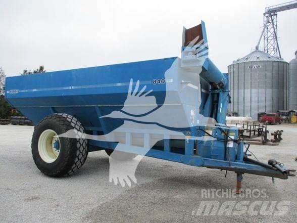 Kinze 840 運糧車