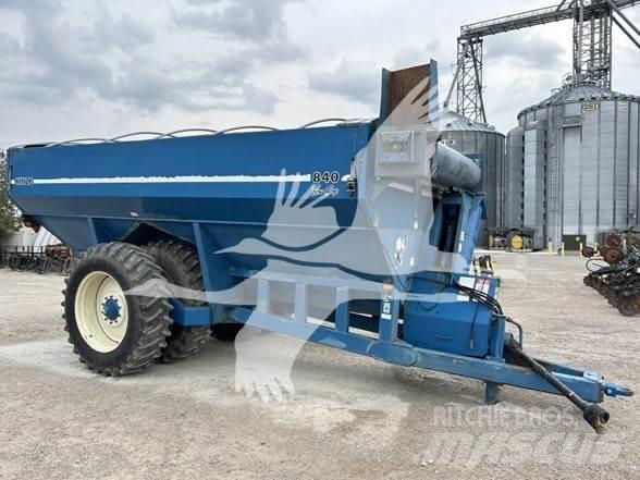 Kinze 840 運糧車