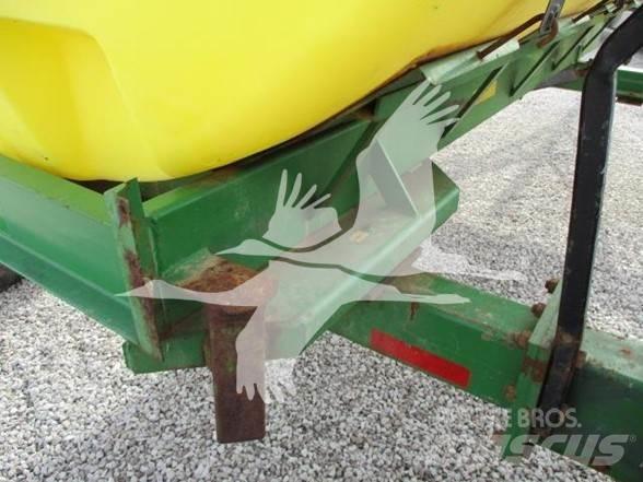 YETTER 1600 礦物撒布機