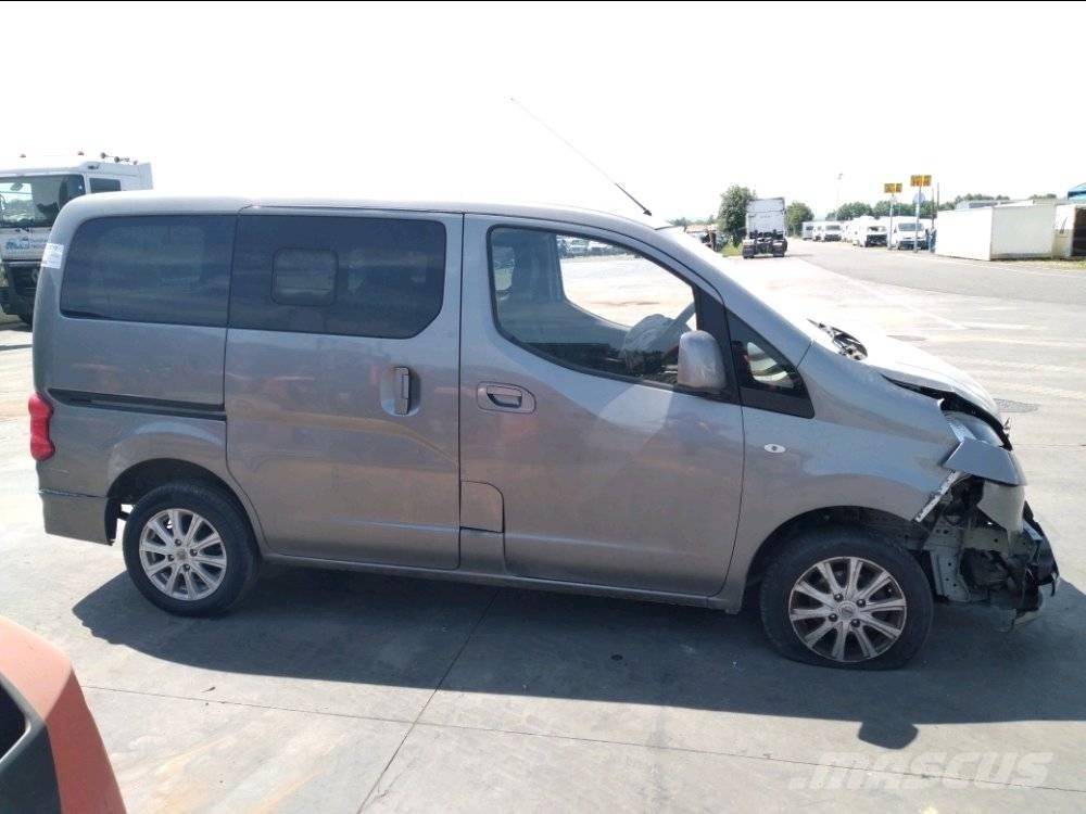 Nissan NV 200 廂式貨物運輸車