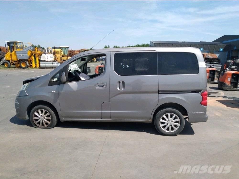 Nissan NV 200 廂式貨物運輸車