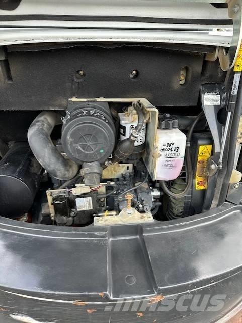 Bobcat E34 小型挖土機/掘鑿機<7t(小型挖掘機)