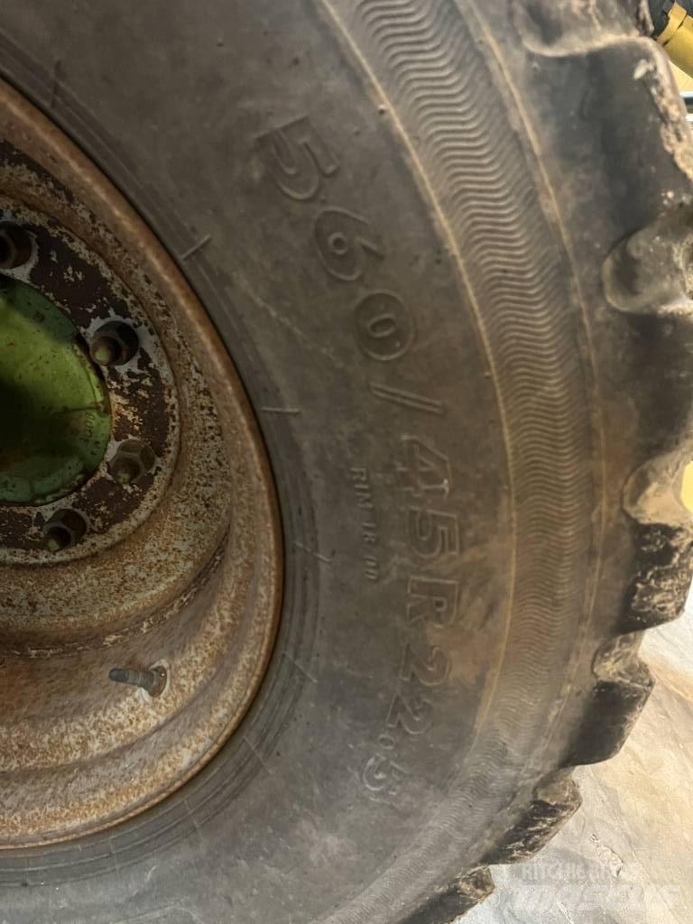 Krone Swadro 1400 耙與翻草機