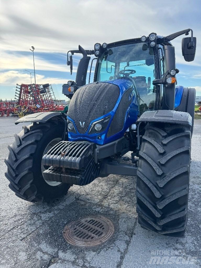 Valtra N 124 曳引機