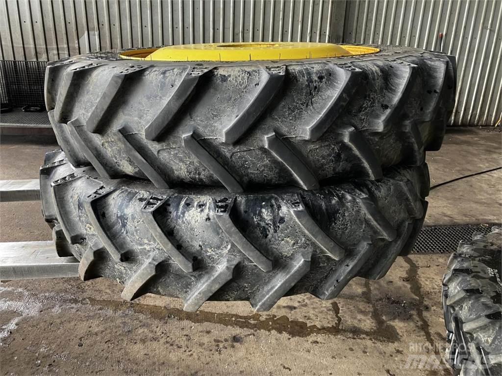 BKT 270/95R32 輪胎、車輪和輪圈