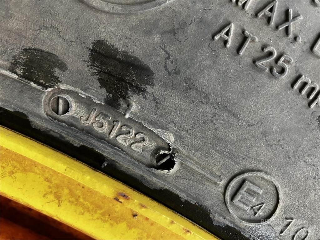 BKT 270/95R32 輪胎、車輪和輪圈
