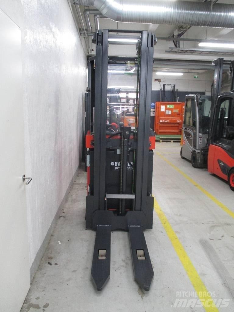 Linde L1600 TTFYS 自走式堆積機