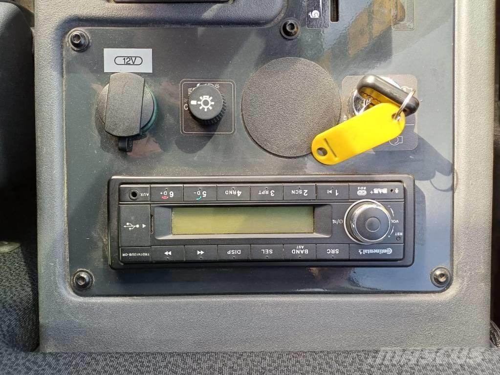 Komatsu WA 100 M-8 輪胎式裝載機