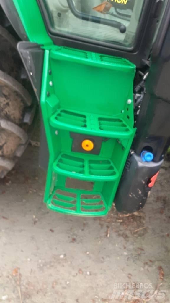 John Deere 6110 R 曳引機