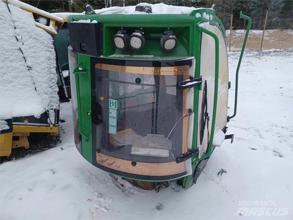 John Deere 1210e 駕駛室與內部