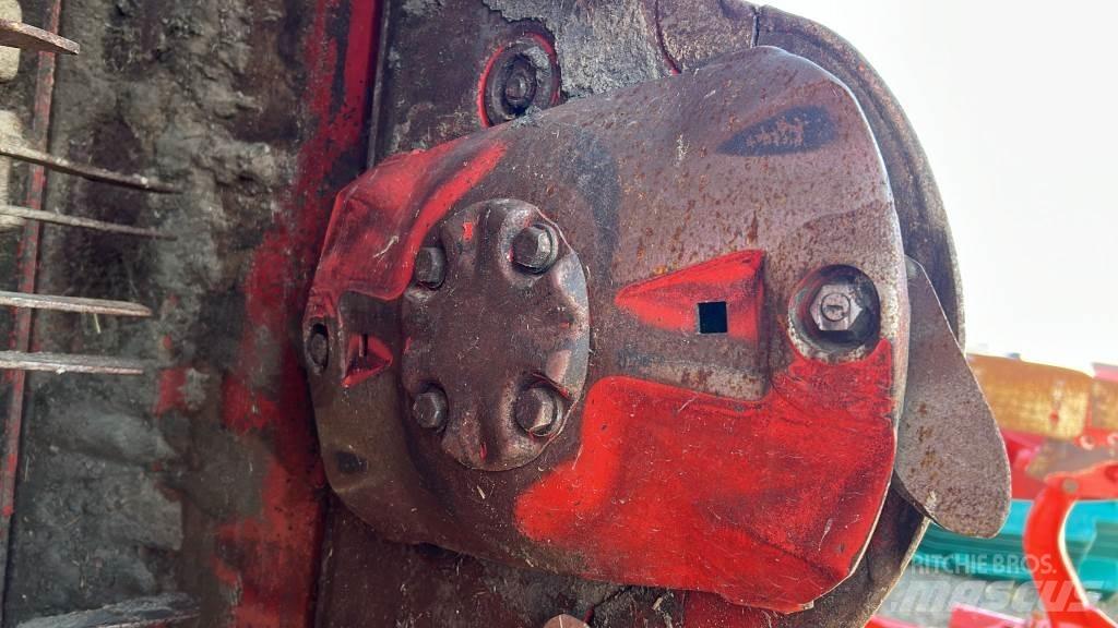 Kuhn FC 9330 D-RA 裝載與牽引式割草機