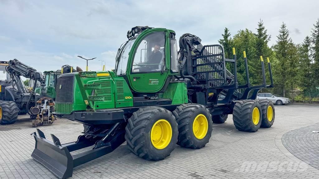 John Deere 1210E 集運機