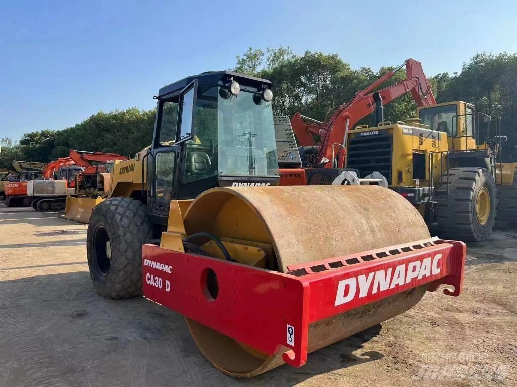 Dynapac CA300 平土機