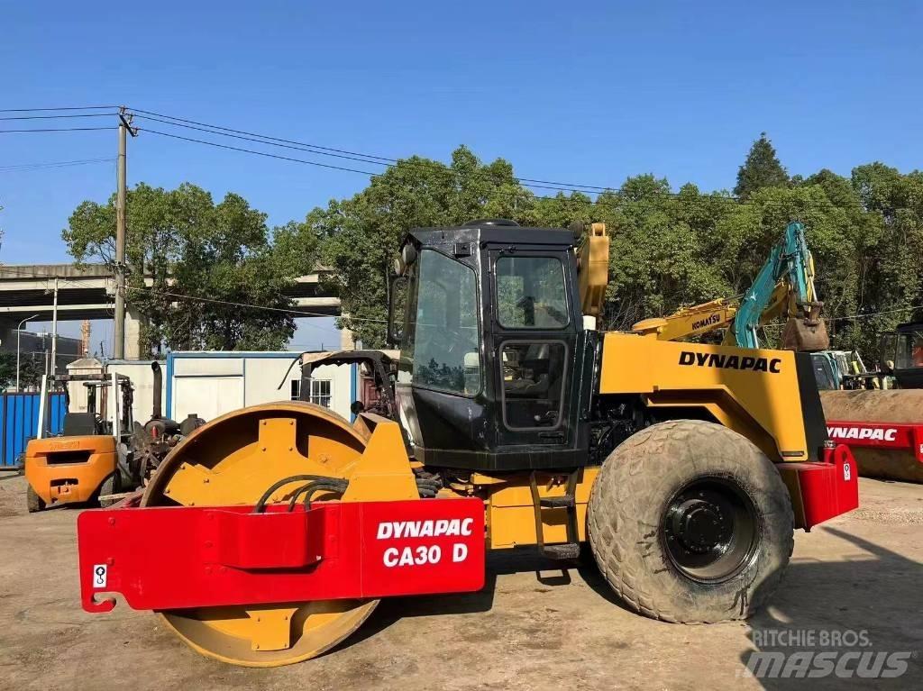 Dynapac CA300 平土機