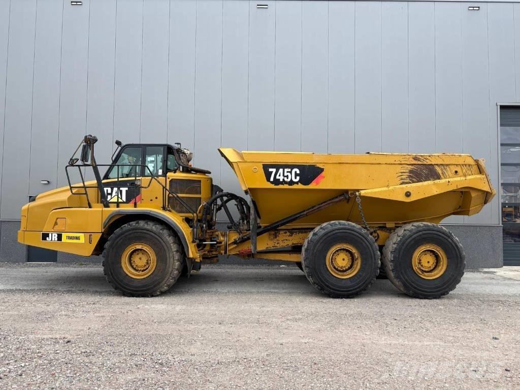CAT 745 C 鉸接式起吊車