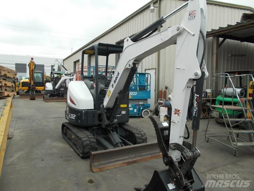 Bobcat E32i 小型挖土機/掘鑿機<7t(小型挖掘機)