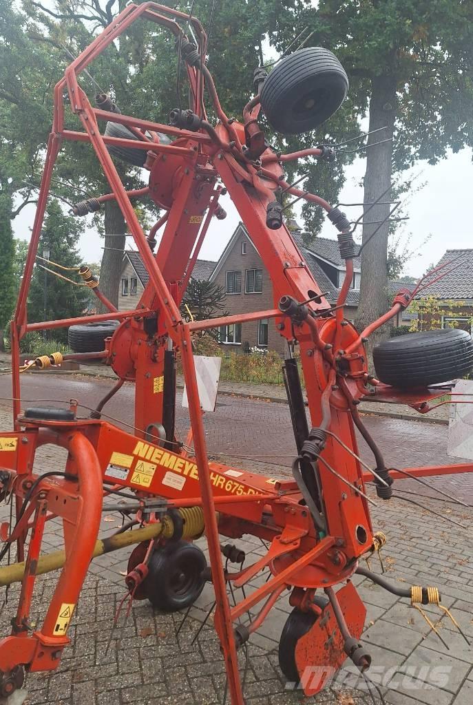 Niemeyer HR 675 DH 耙與翻草機