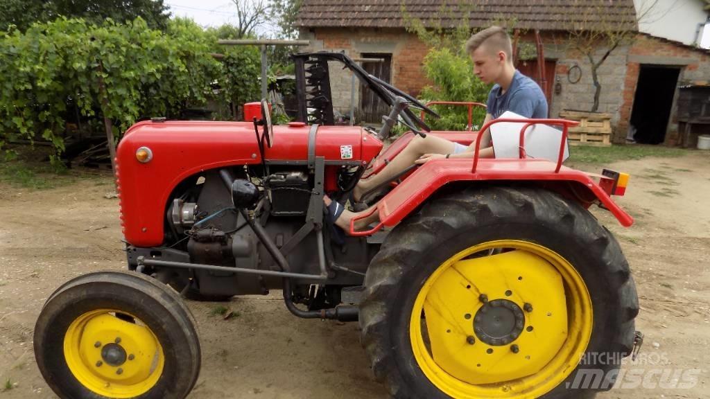 Steyr T 84 曳引機
