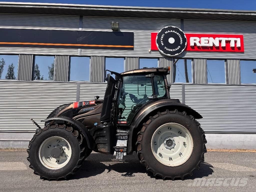 Valtra T 215 Versu 曳引機
