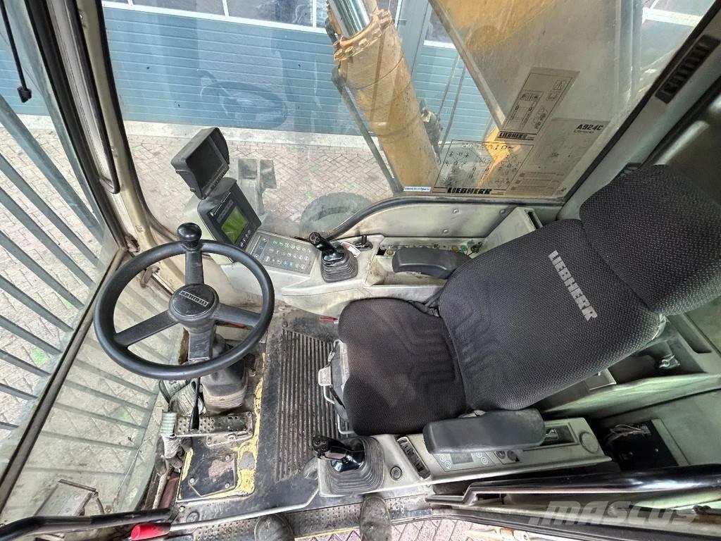 Liebherr A924C 廢棄物/工業用操作車