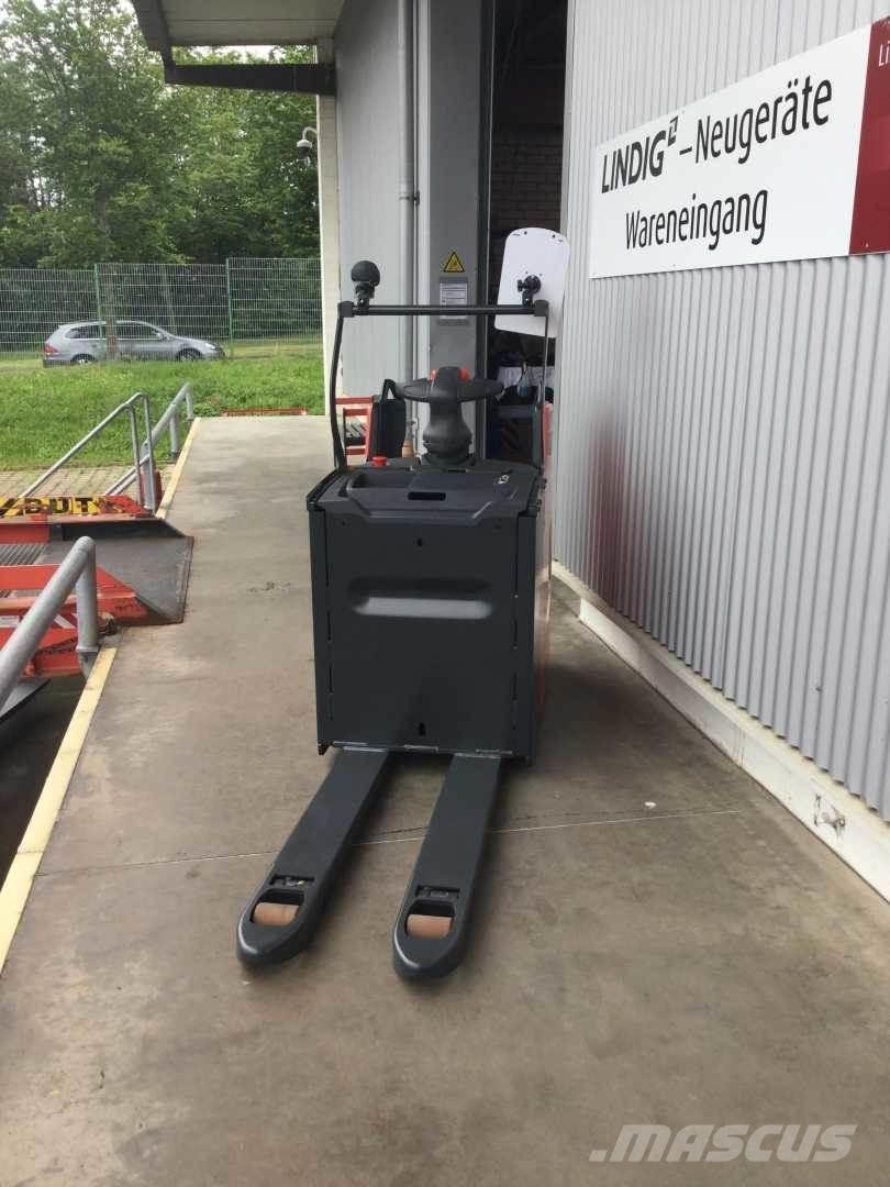 Linde T25FP 自走式堆積機