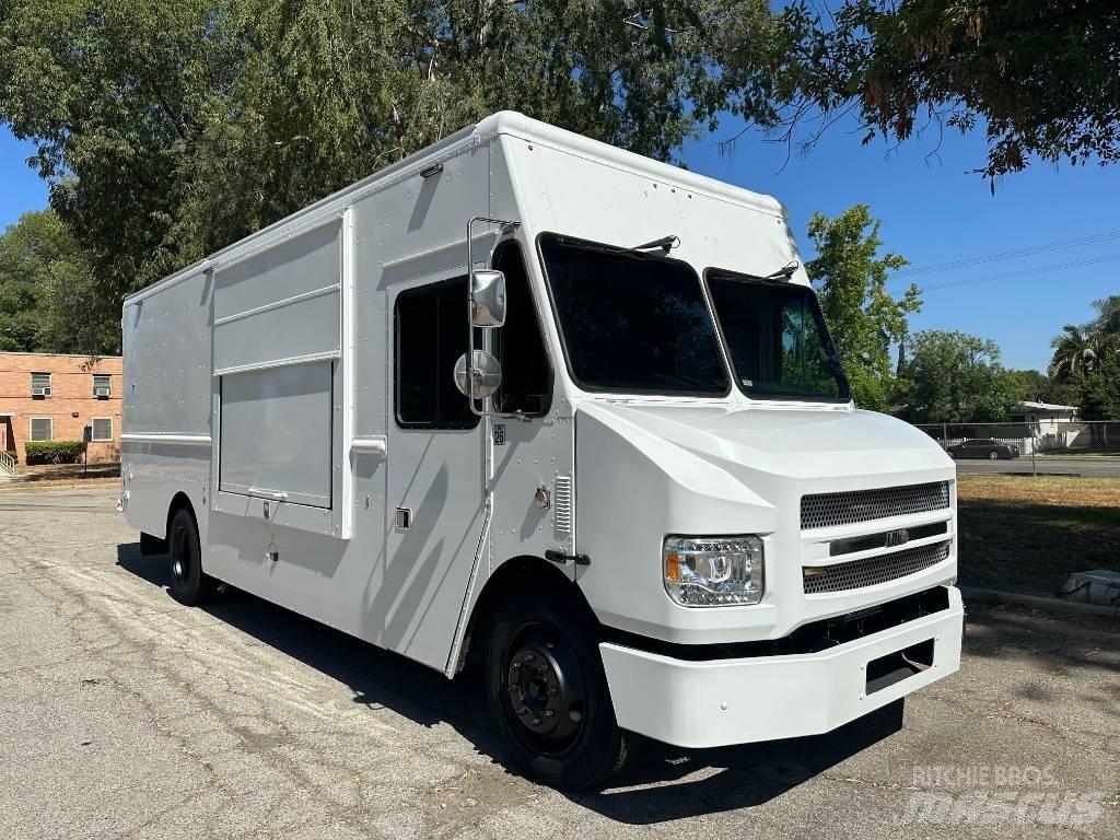 Freightliner M-LINE 貨箱式卡車