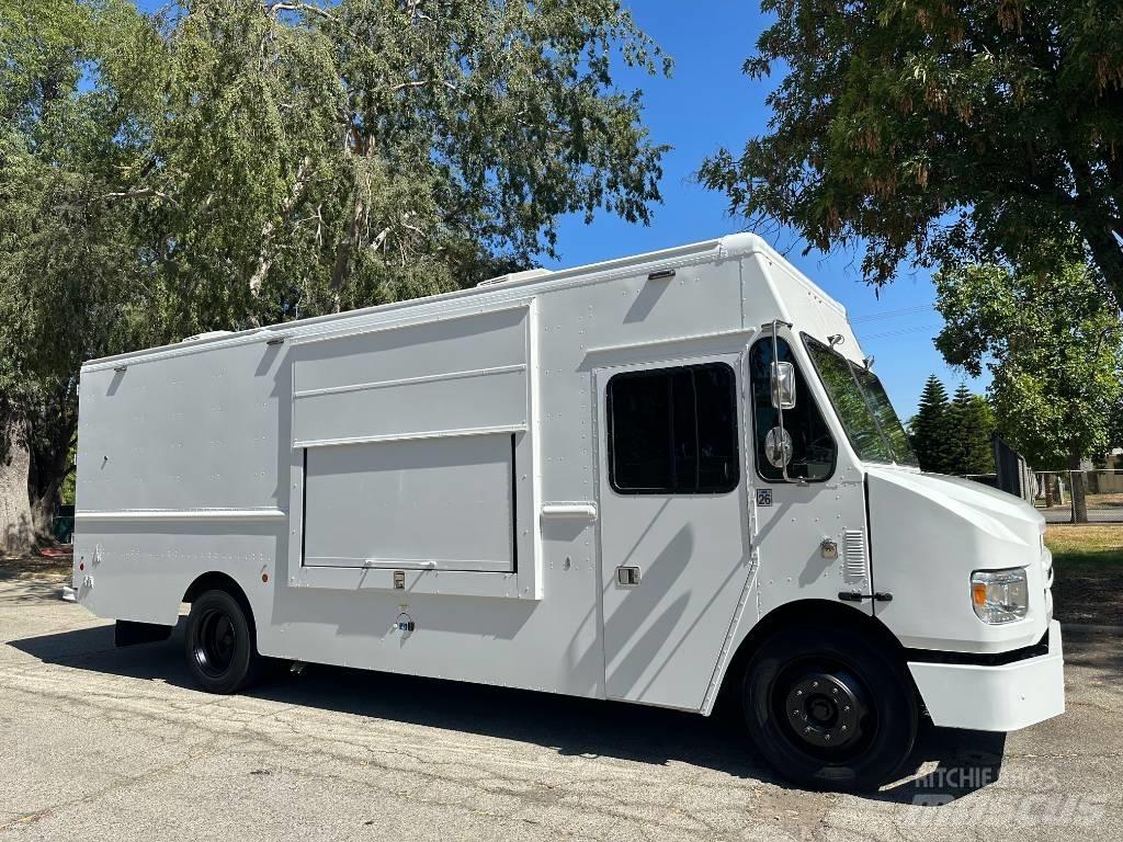 Freightliner M-LINE 貨箱式卡車
