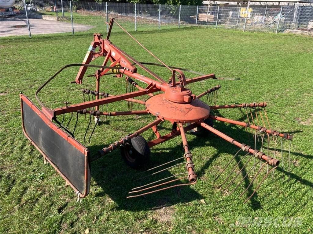Fella TS 325 堆草機